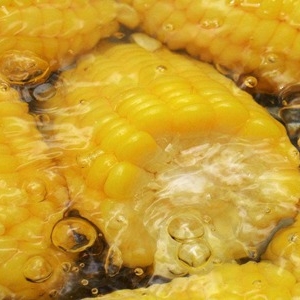 玉米煮多久就熟了？电饭锅高压锅都需要煮几分钟？