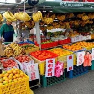 摆地摊卖什么最赚钱而且很受欢迎？2020最火的地摊经济