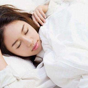 睡觉流口水是怎么回事？成年人流口水如何治疗和预防？