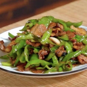 农家小炒肉怎么做好吃 简单的几个步骤就能做出一道美食
