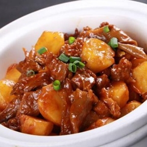 土豆烧牛肉窍门揭秘 正宗做法软烂鲜香超下饭