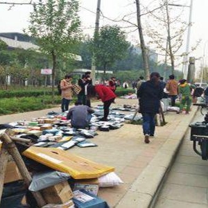 全员摆摊是什么梗 地摊经济又是什么意思？