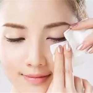 毛孔清洁：保养皮肤要清理毛孔堵塞的三大秘诀