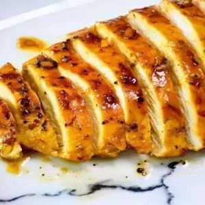 鸡胸肉怎么做好吃？三种减肥低脂做法做出美味鸡胸肉