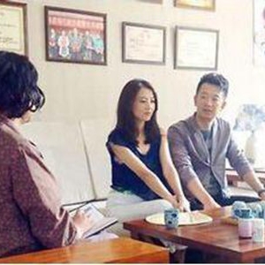 双方家长第一次见面 爸爸因工作迟到她就很生气要分手