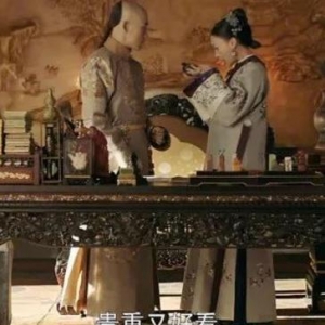 暗示男友送自己喜欢的礼物，暗示别人送礼物的句子