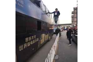 悬浮魔术是真的吗大揭秘，武汉街头悬浮传递快乐正能量