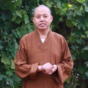 延参法师禅语人生，世间总有和风来，一轮明月遍清凉