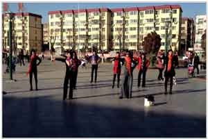 大妈破坏舞视频在线观看下载，广场舞大妈pk韩国女团T-ara
