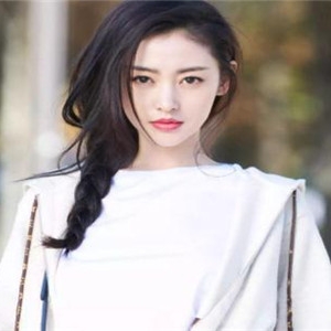 张天爱方回应否认艳压 吃瓜不停