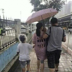下雨 小孩怀疑人生，每到下雨天小孩子就该怀疑自己的人生了 ...