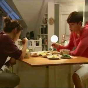 男朋友总是给家里钱供养离婚姐姐女儿 我觉得不妥