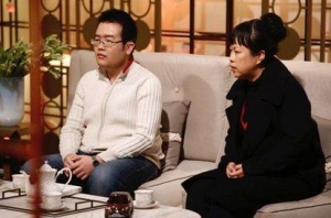 一个不服输，一个坚强而孝顺，朗读者杨乃斌和“同桌妈妈”陶艳波感人的励志故事。 ...