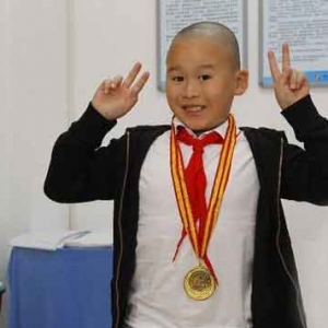 西安8岁男孩高雍涵智力146分 曾两岁半还不会说话