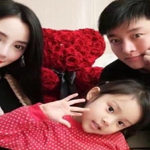 贾乃亮方回应与李小璐复合传闻，互动频繁只是为了甜馨