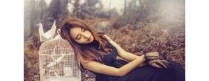两句话形容女人难的句子？(精选10条)