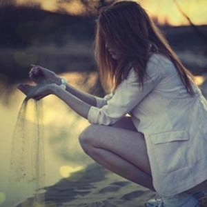 女人伤心的唯美句子,女人听伤感歌唯美句子？