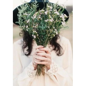 女神节体现女性重要性的句子,形容女人重要性的句子？