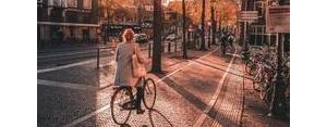 早上发朋友圈的歌曲的句子,早上河边散步发朋友圈的句子？