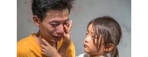 女友哭了怎么哄的句子?女朋友哭了、怎么一句话把她逗笑？