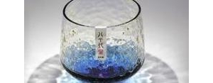 关于玻璃杯的句子,形容玻璃杯漂亮的句子？