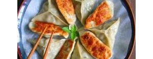 春节吃饺子发朋友圈短句,新年吃饺子的句子？