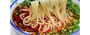 夸牛肉面的小短句,形容牛肉面好吃的句子？