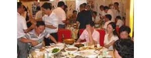 与同学吃饭幽默的句子,邀请同学吃饭的幽默语句？