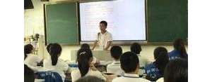 形容学生认真唱歌的句子,同学们唱歌扩写句子？