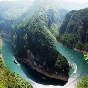写三峡春冬之景的句子是,描绘三峡的春冬之景？