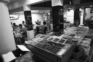 一家人聚餐的短句,一家人酒店聚餐说说？