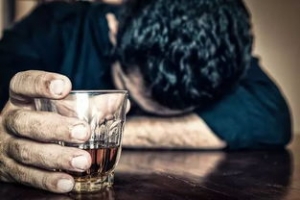 男女搭配喝酒不醉的句子,男的和女喝酒的段子精辟句子？