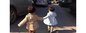 哥哥牵着妹妹走的句子,哥哥妹妹牵手文案？