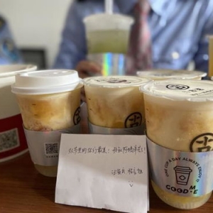 半夜男朋友送奶茶暖心的句子,夏天送奶茶暖心的句子？