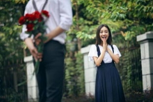 男生和女朋友合照的句子,在男朋友和女朋友合照的照片上写啥字？ ...