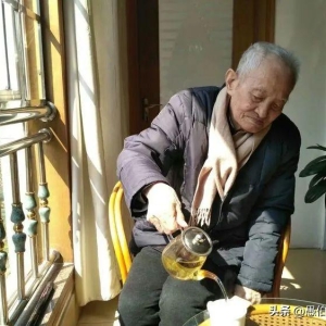 情感故事：公公装大款“劫富济贫”，儿媳回去后才发现真正的秘密