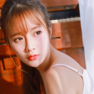 故事：那年27岁，与大我六岁的女邻居有一段情，停电后她跟我表白