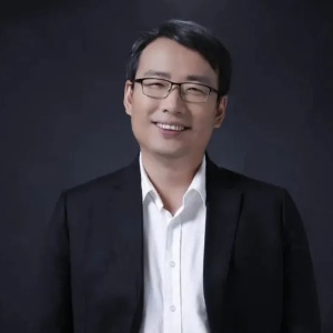 冒着被骂的风险，说说储殷评价董宇辉是《读者文摘》水平这件事