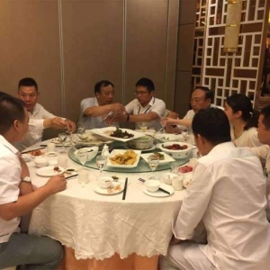 老实人在饭局上拓展人脉关系，掌握这三招，让贵人和你交朋友