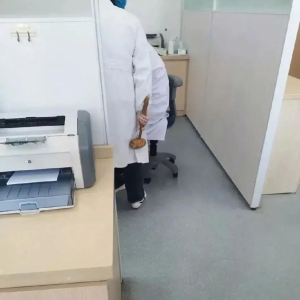 搞笑图片幽默段子笑话：暴躁医生物理超度