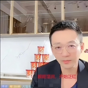 汪小菲深夜直播痛哭流涕，面对一连串负面新闻情绪崩溃