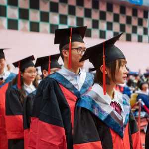考上研究生之后，跟导师相处也有很大学问，学姐有哪些经验？