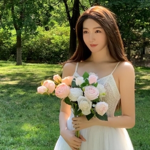 周末两天曝出6个瓜，俩女星被骚扰，郑钧罚儿磕1000头，个个精彩