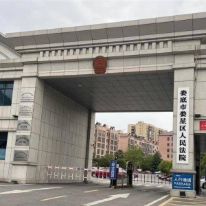 女司机涉嫌宝马撞人拖行案：落泪求宽大处理，网友怒斥法律不公！