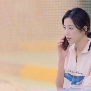 女人很想念一个男人时，嘴上不说，但会直接这样做