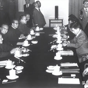 1985年裁军百万 邓小平反问了六个大字