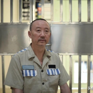 “守粮人”失了“粮”心，与商人老板唱歌娱乐200余次，收受29人所送财物479.9万元