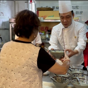 从负债千万到连开三店，商海沉浮30年笑对人生，汉版“褚时健”凭一碗水饺东山再起