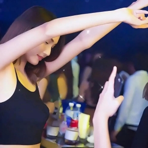 情感故事：女大学生痴恋已婚男老师，方法极端害惨老师也毁了自己