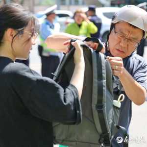 高考进入第二日，场外满是送考家长的叮嘱与鼓励